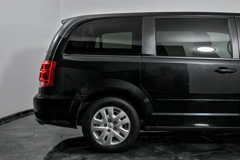 2017 Dodge Caravan - Image 11 of 21