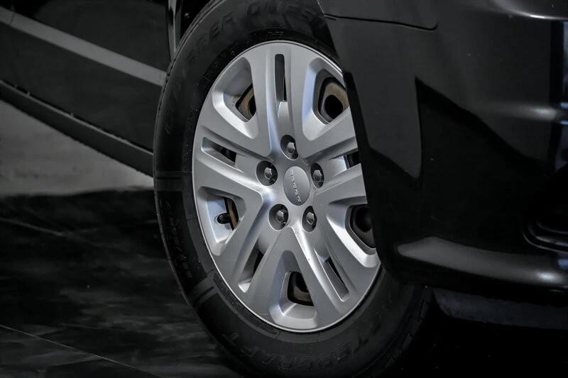 2017 Dodge Caravan - Image 3 of 21