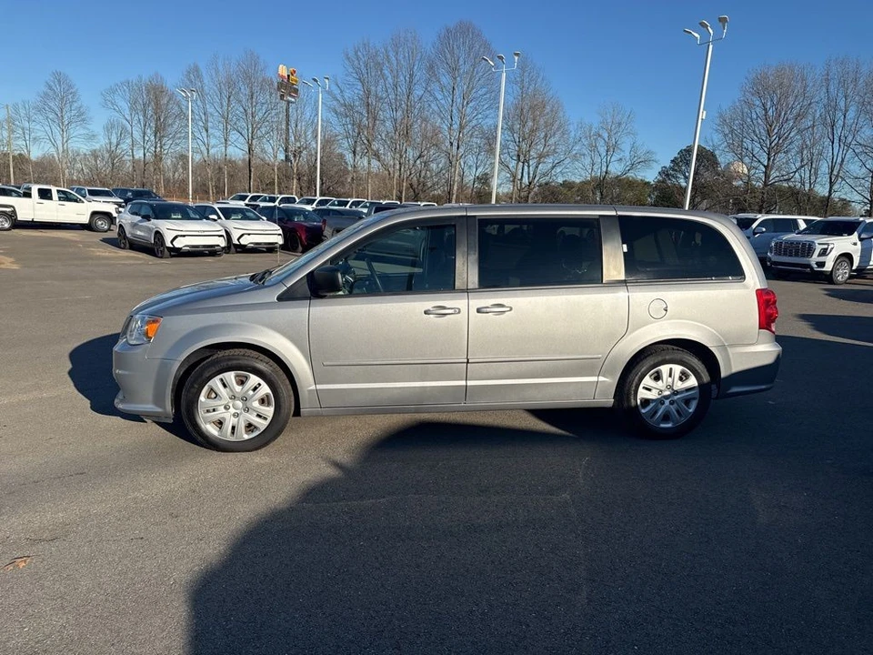 2017 Dodge Caravan - Image 2 of 21