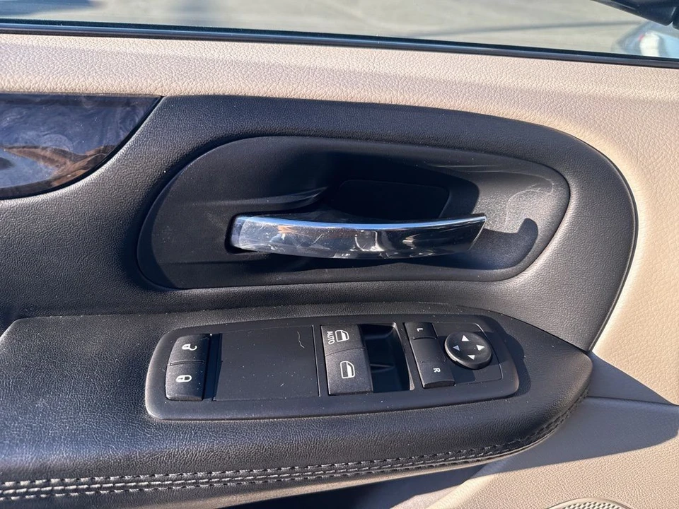 2017 Dodge Caravan - Image 10 of 12