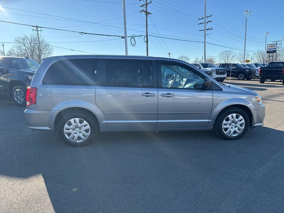 2017 Dodge Caravan - Image 6 of 12
