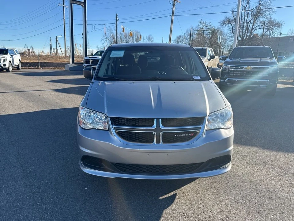 2017 Dodge Caravan - Image 8 of 12