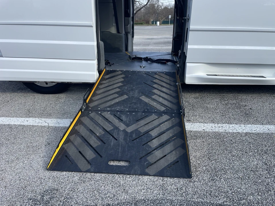 2017 Dodge Caravan - Image 8 of 21
