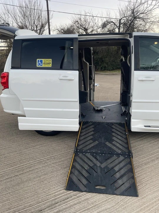 2017 Dodge Caravan - Image 21 of 21