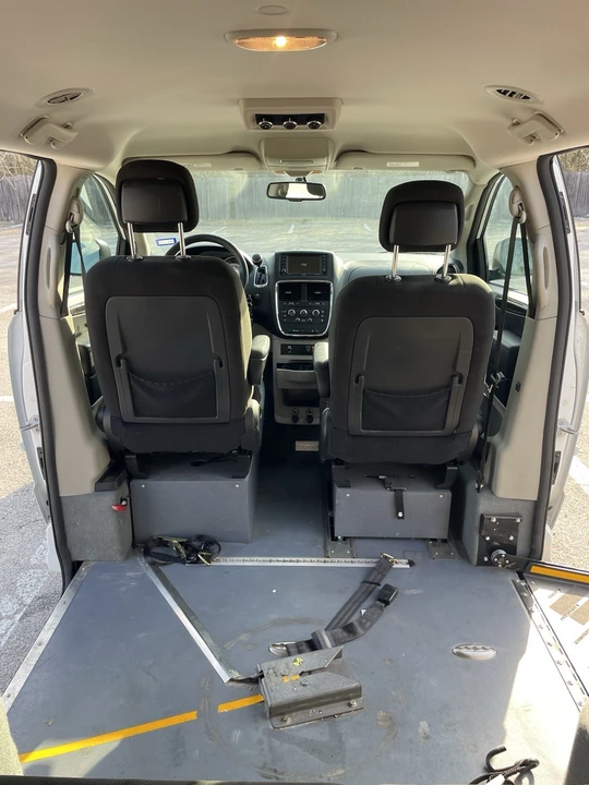 2017 Dodge Caravan - Image 3 of 21