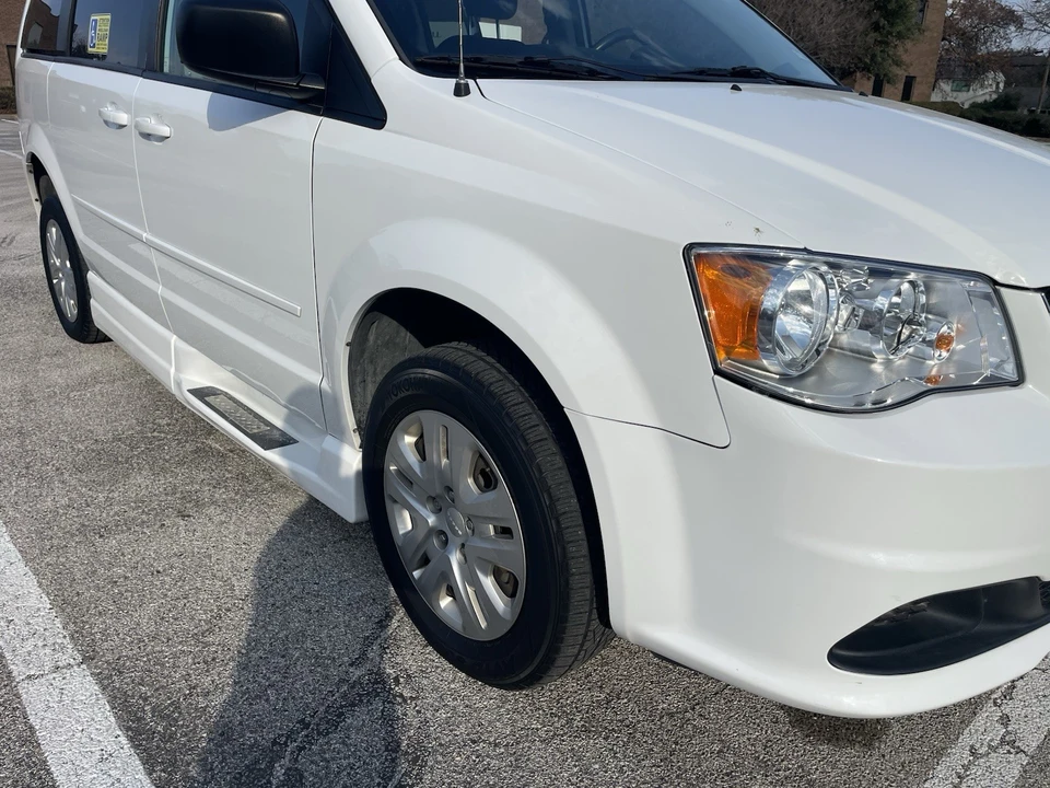 2017 Dodge Caravan - Image 5 of 21