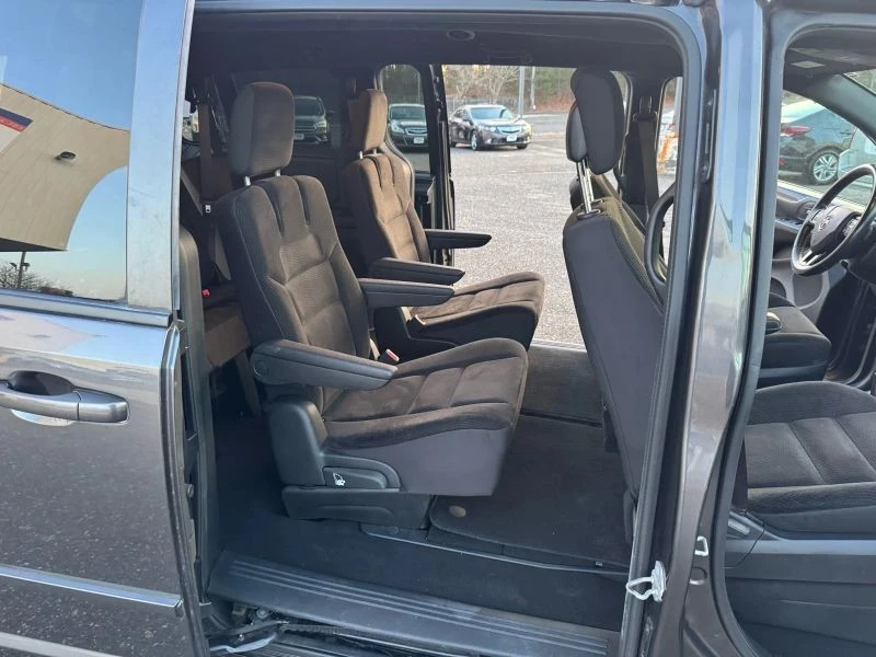 2017 Dodge Caravan - Image 11 of 12