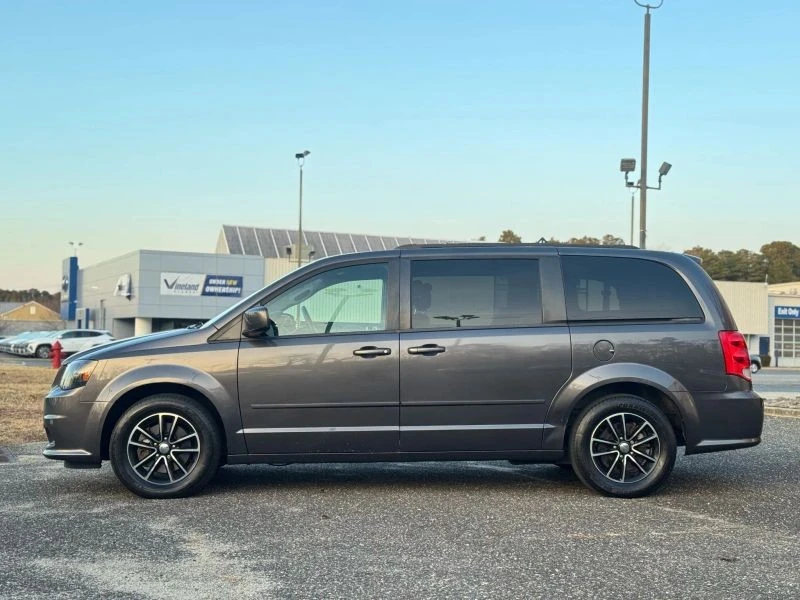 2017 Dodge Caravan - Image 4 of 12