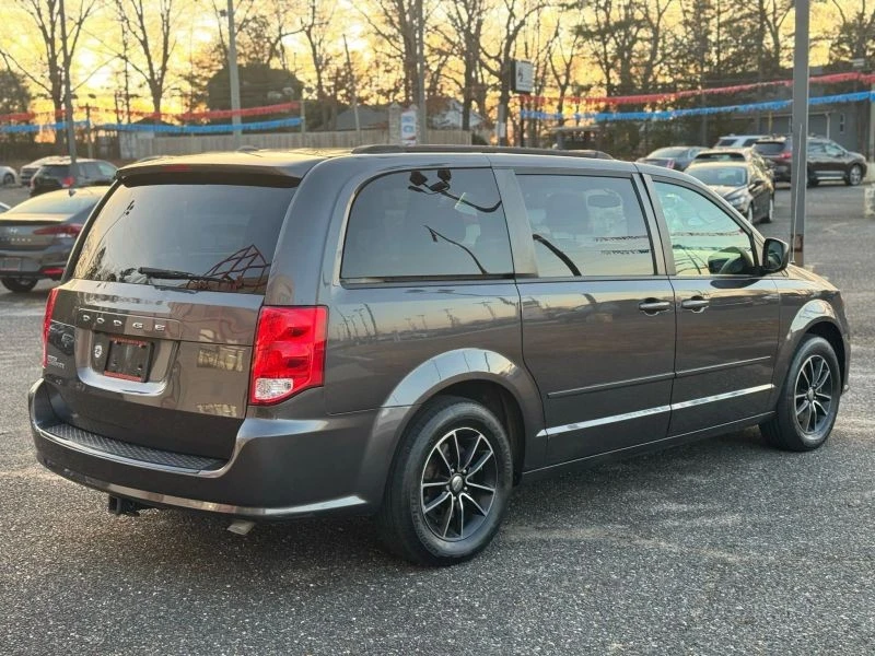 2017 Dodge Caravan - Image 7 of 12