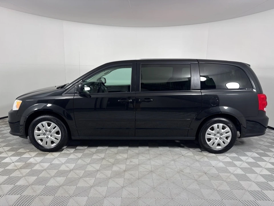 2017 Dodge Caravan - Image 8 of 21