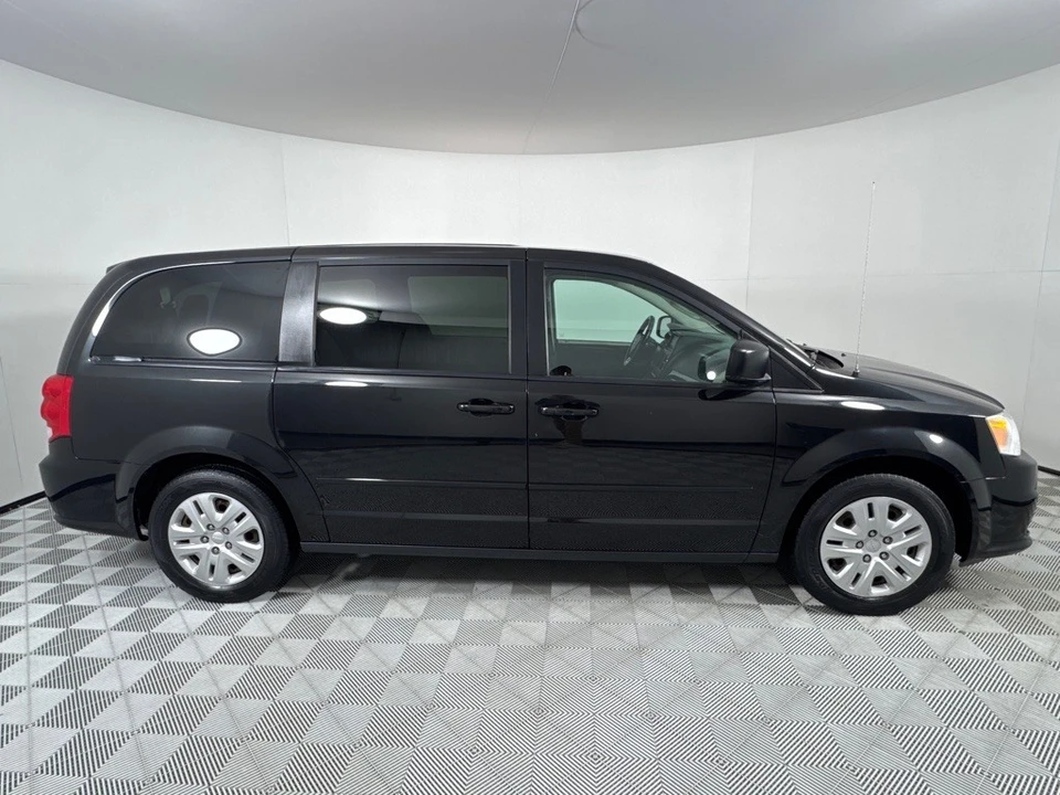 2017 Dodge Caravan - Image 4 of 21