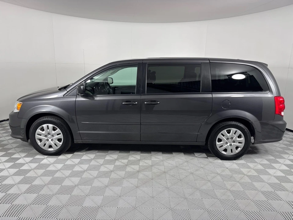 2017 Dodge Caravan - Image 6 of 12