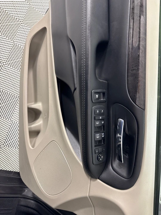 2017 Dodge Caravan - Image 9 of 12