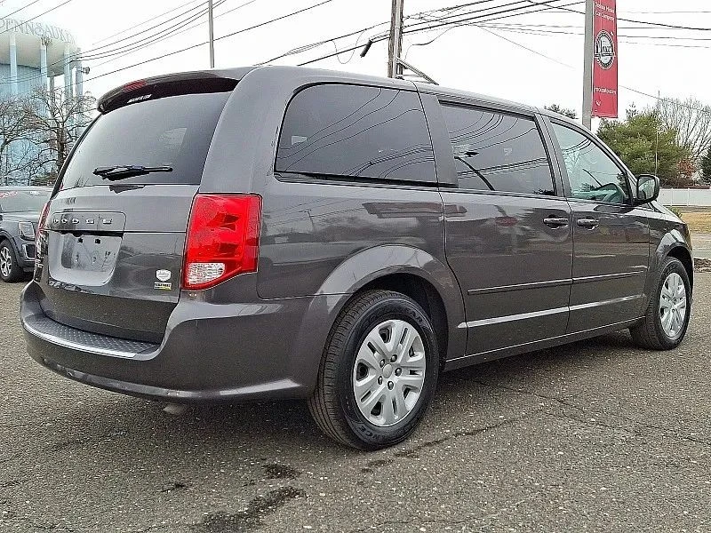 2017 Dodge Caravan - Image 7 of 12