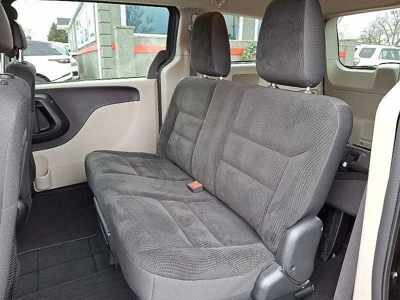 2017 Dodge Caravan - Image 11 of 12