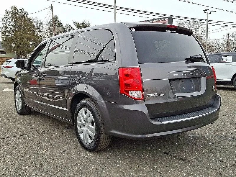 2017 Dodge Caravan - Image 5 of 12