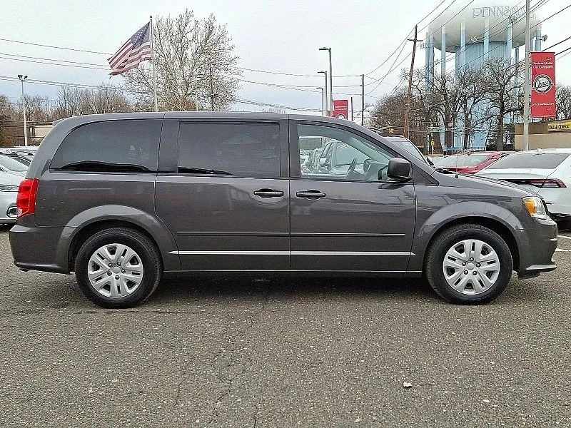 2017 Dodge Caravan - Image 8 of 12