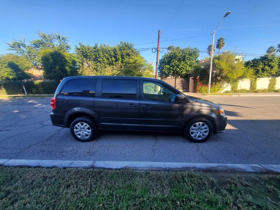2017 Dodge Caravan - Image 5 of 21