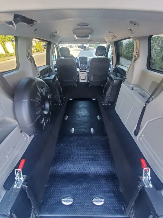 2017 Dodge Caravan - Image 16 of 21