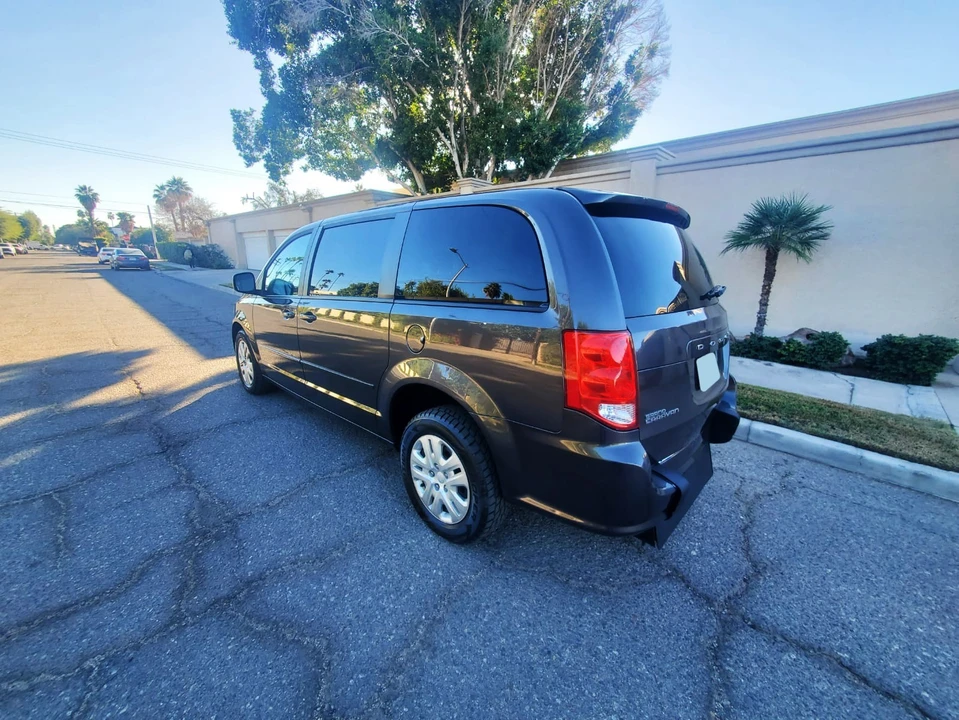 2017 Dodge Caravan - Image 7 of 21