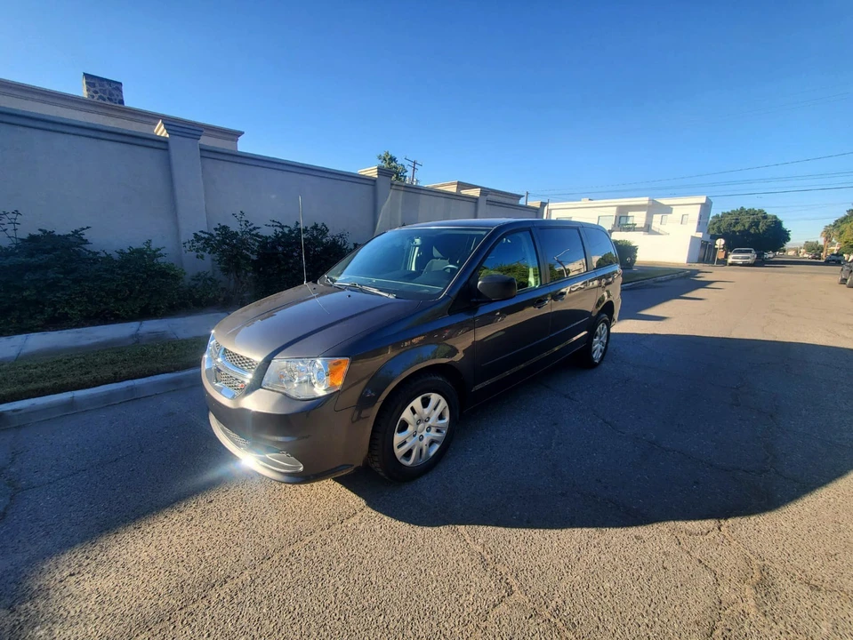 2017 Dodge Caravan - Image 6 of 21
