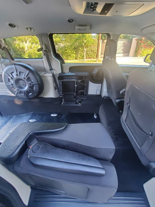 2017 Dodge Caravan - Image 19 of 21
