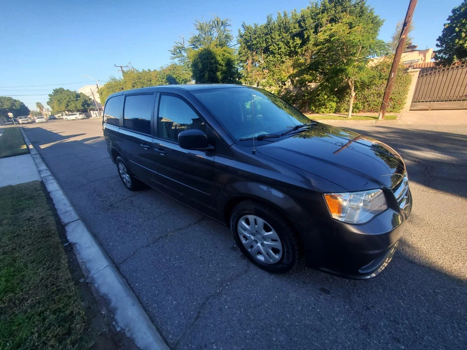 2017 Dodge Caravan - Image 4 of 21