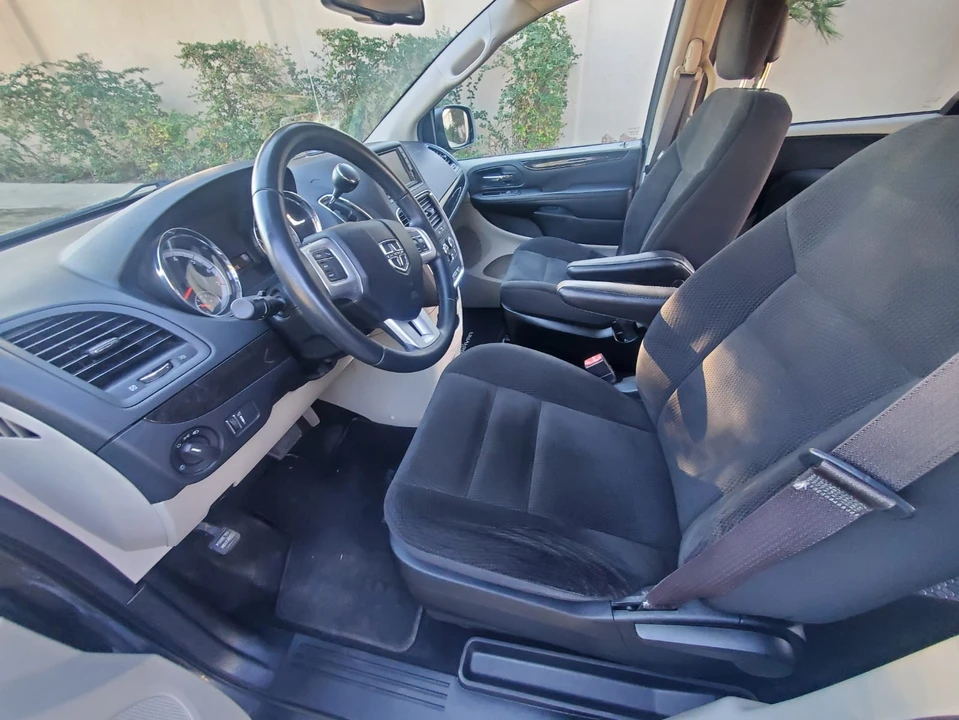 2017 Dodge Caravan - Image 15 of 21
