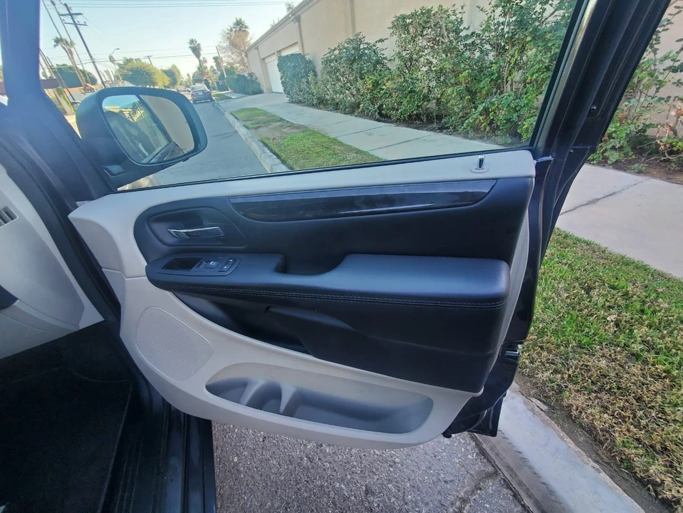 2017 Dodge Caravan - Image 20 of 21
