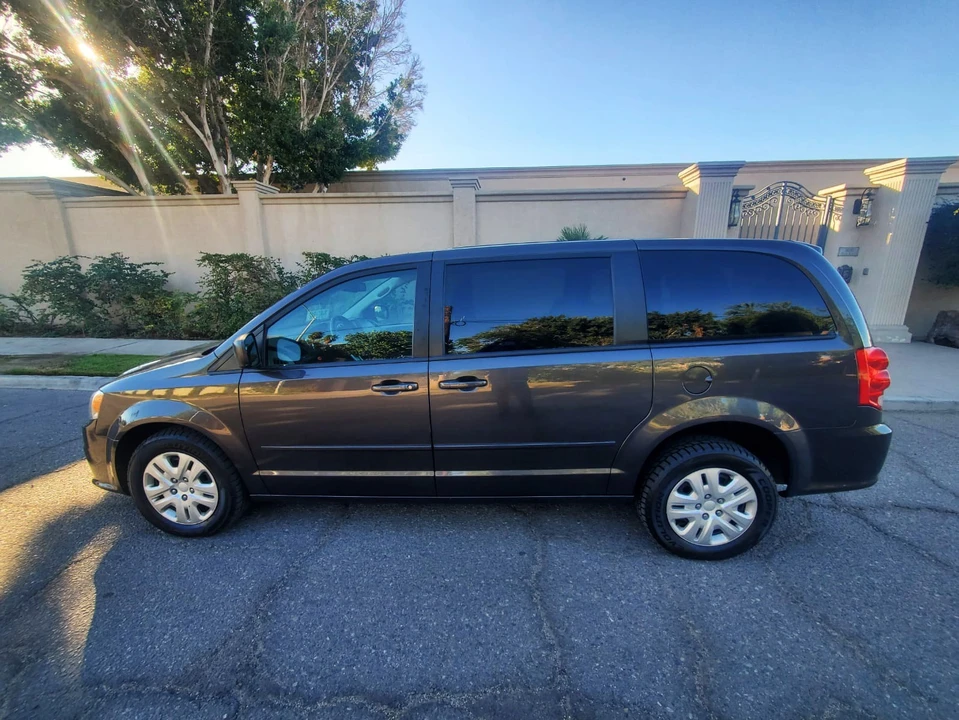 2017 Dodge Caravan - Image 13 of 21