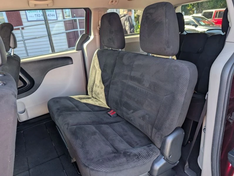 2017 Dodge Caravan - Image 10 of 12
