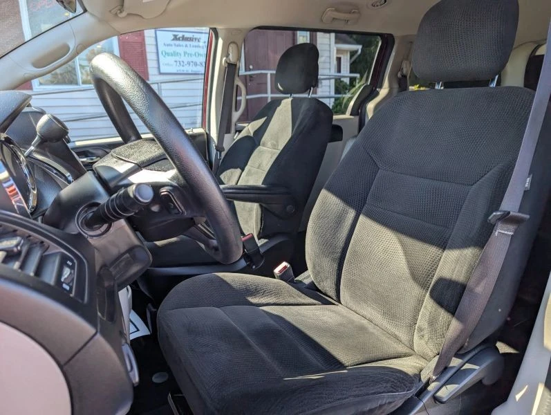 2017 Dodge Caravan - Image 9 of 12