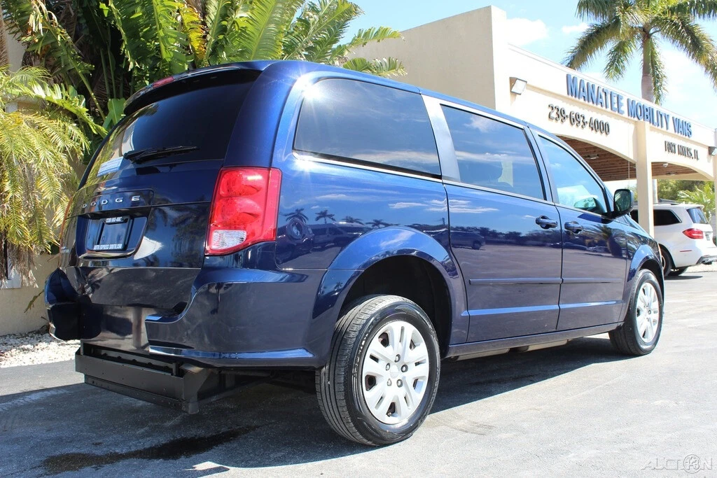 2017 Dodge Caravan - Image 5 of 12