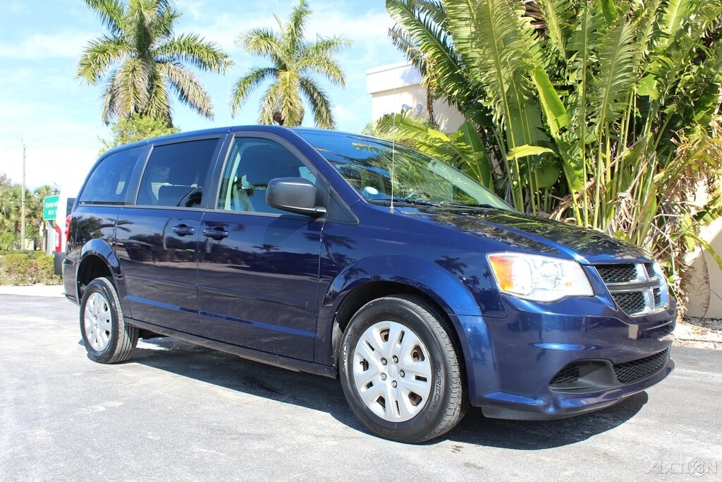 2017 Dodge Caravan - Image 3 of 12
