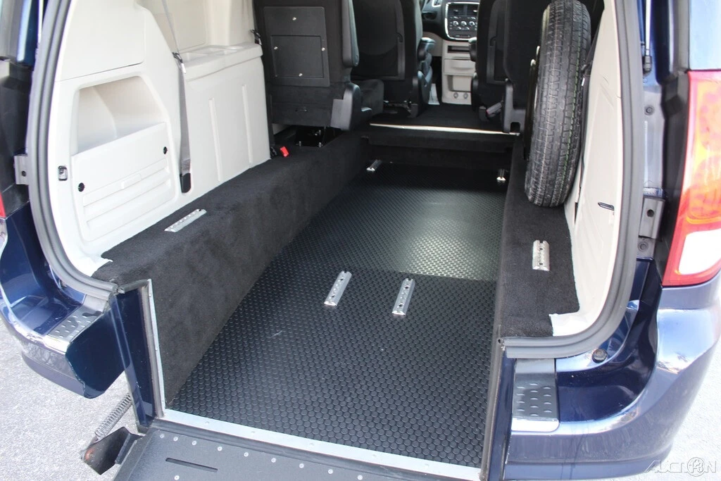2017 Dodge Caravan - Image 12 of 12