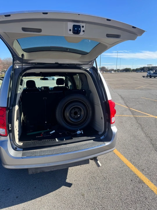 2017 Dodge Caravan - Image 6 of 15