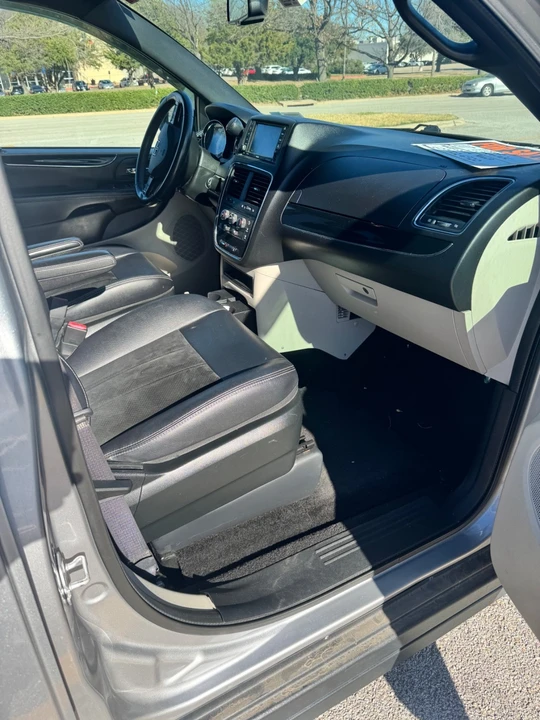 2017 Dodge Caravan - Image 3 of 15