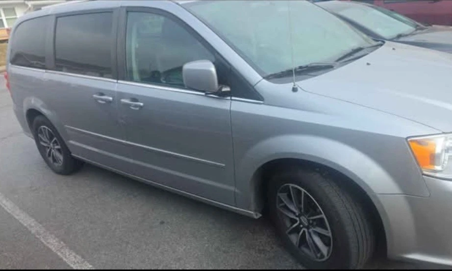2017 Dodge Caravan - Image 4 of 4
