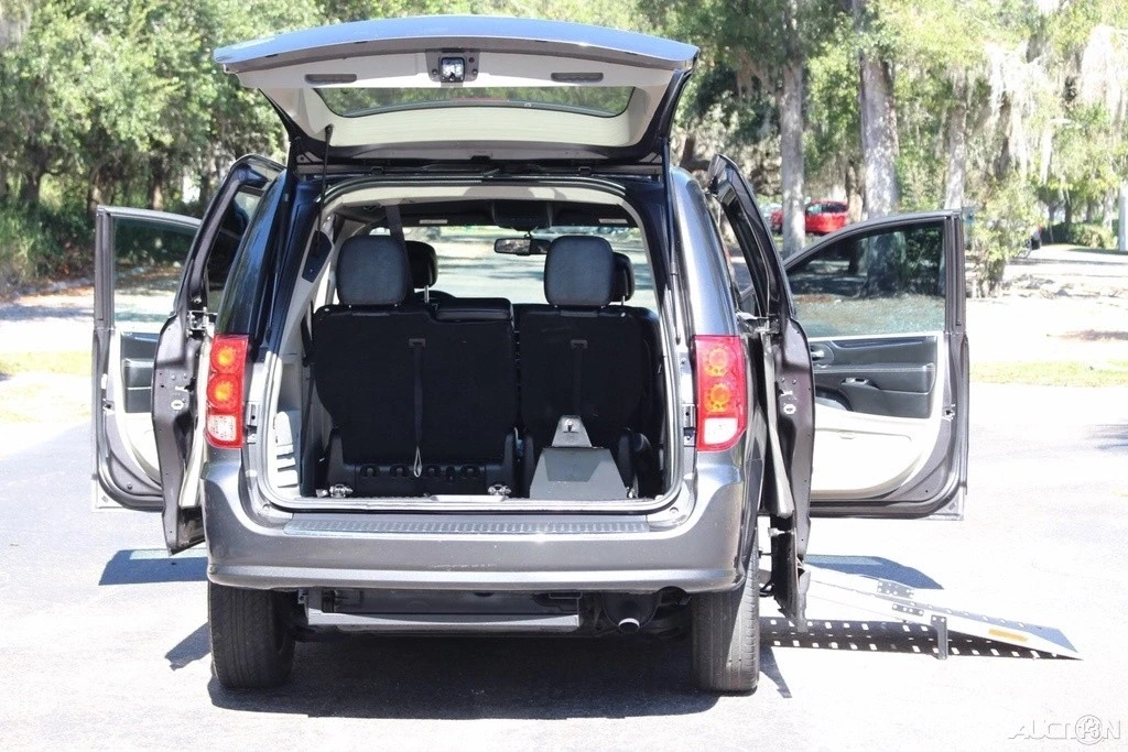 2017 Dodge Caravan - Image 6 of 21