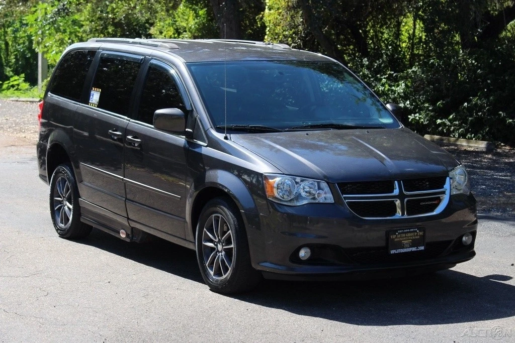 2017 Dodge Caravan - Image 8 of 21