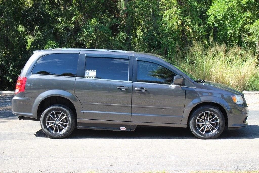2017 Dodge Caravan - Image 15 of 21
