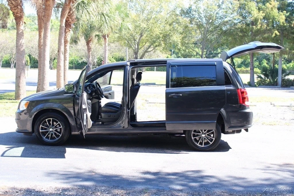 2017 Dodge Caravan - Image 4 of 21