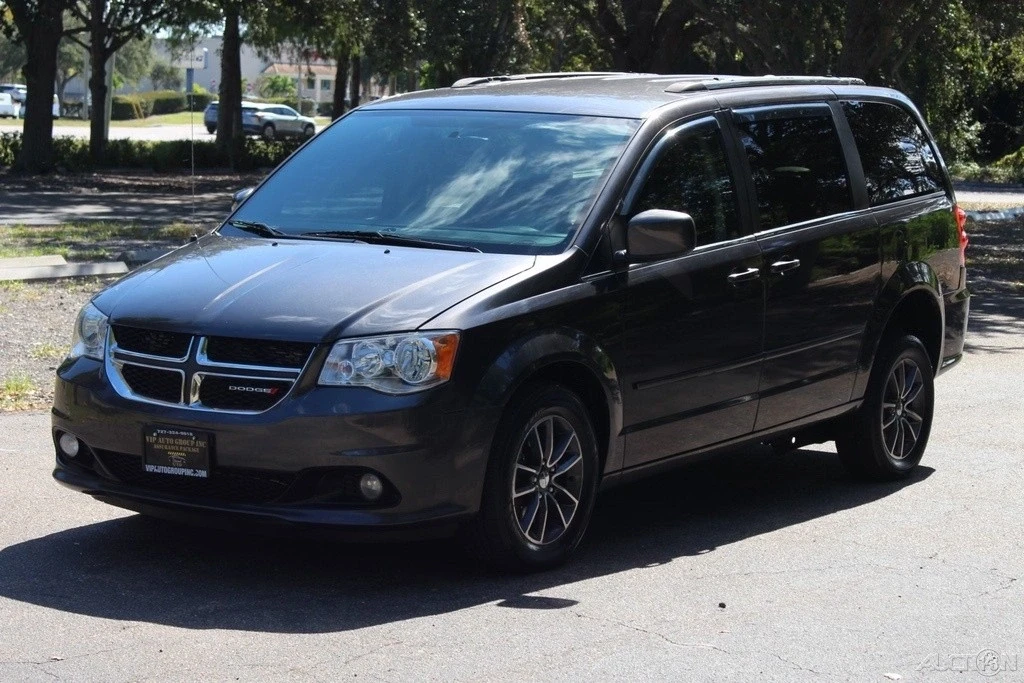2017 Dodge Caravan - Image 10 of 21