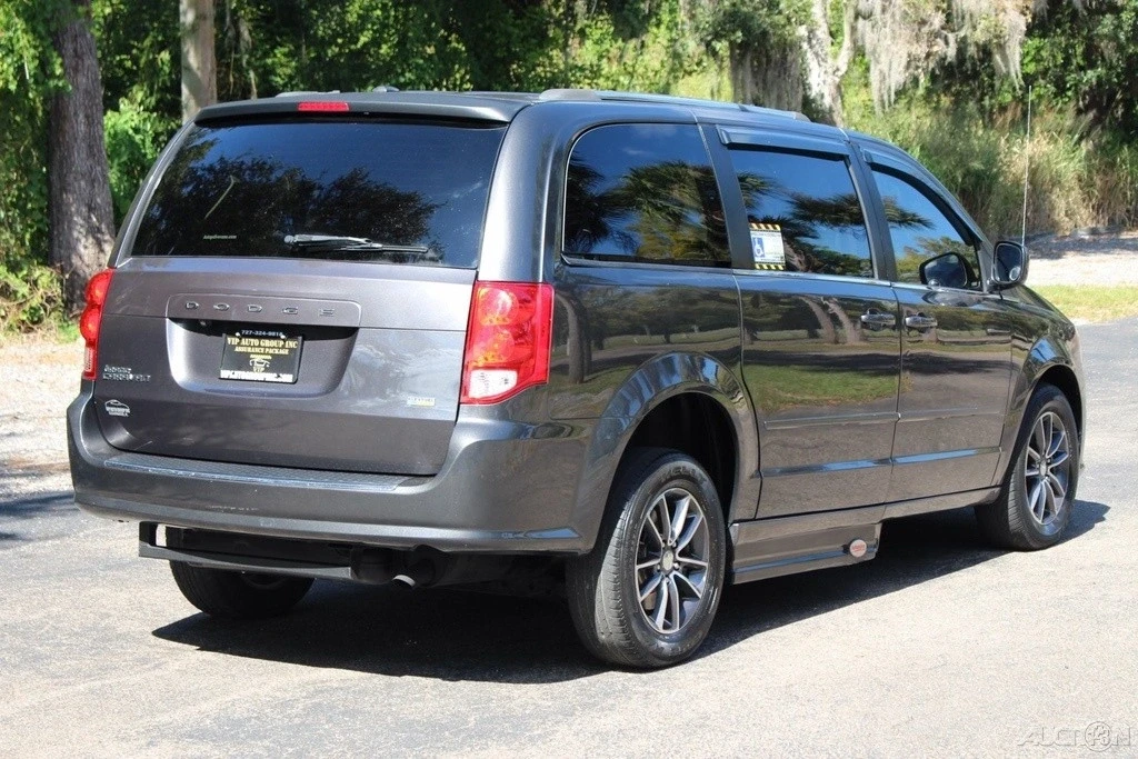 2017 Dodge Caravan - Image 14 of 21