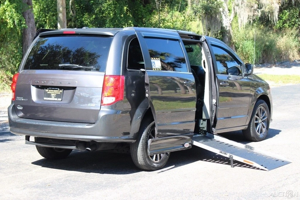 2017 Dodge Caravan - Image 3 of 21