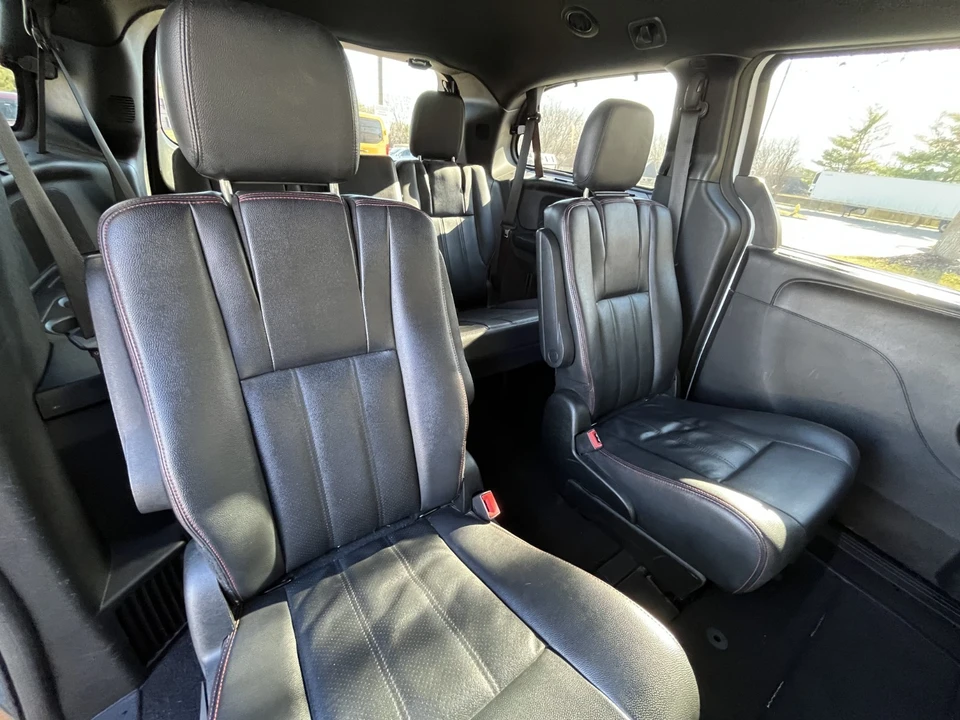 2017 Dodge Caravan - Image 9 of 10