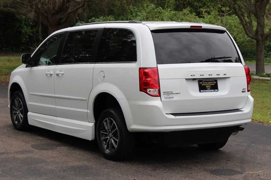 2017 Dodge Caravan - Image 9 of 21
