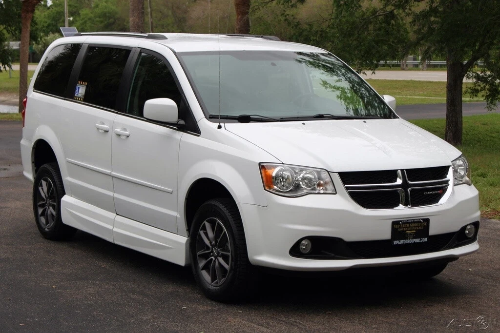 2017 Dodge Caravan - Image 5 of 21