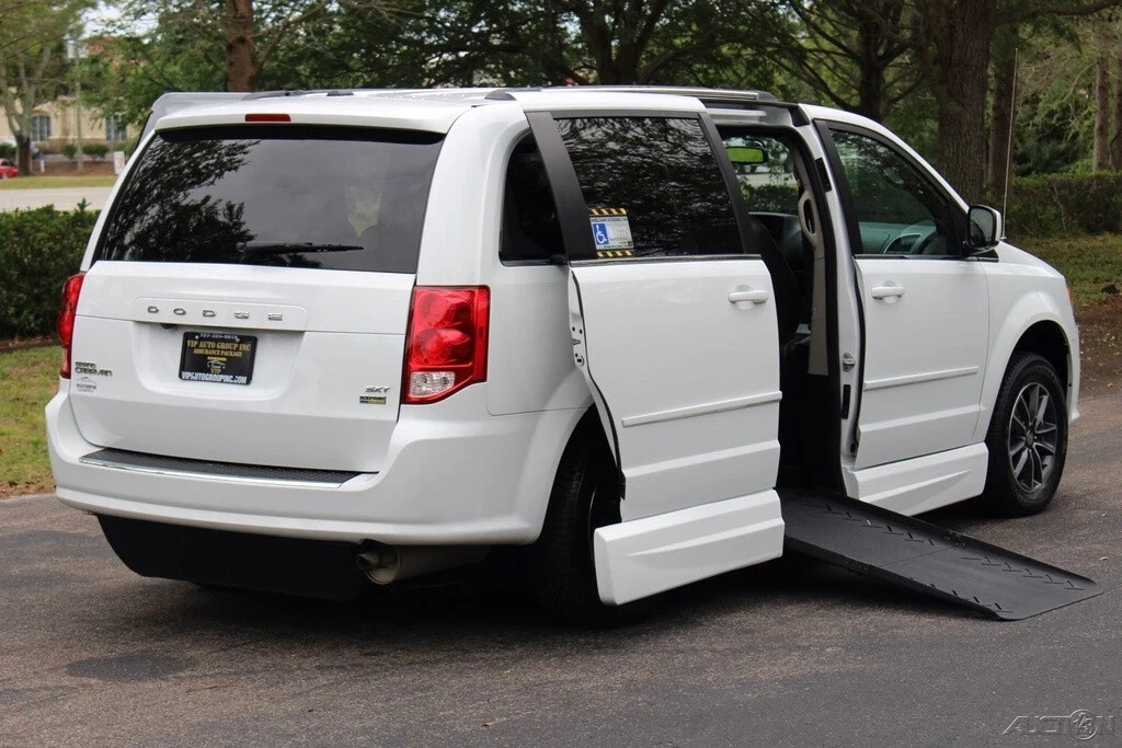 2017 Dodge Caravan - Image 4 of 21