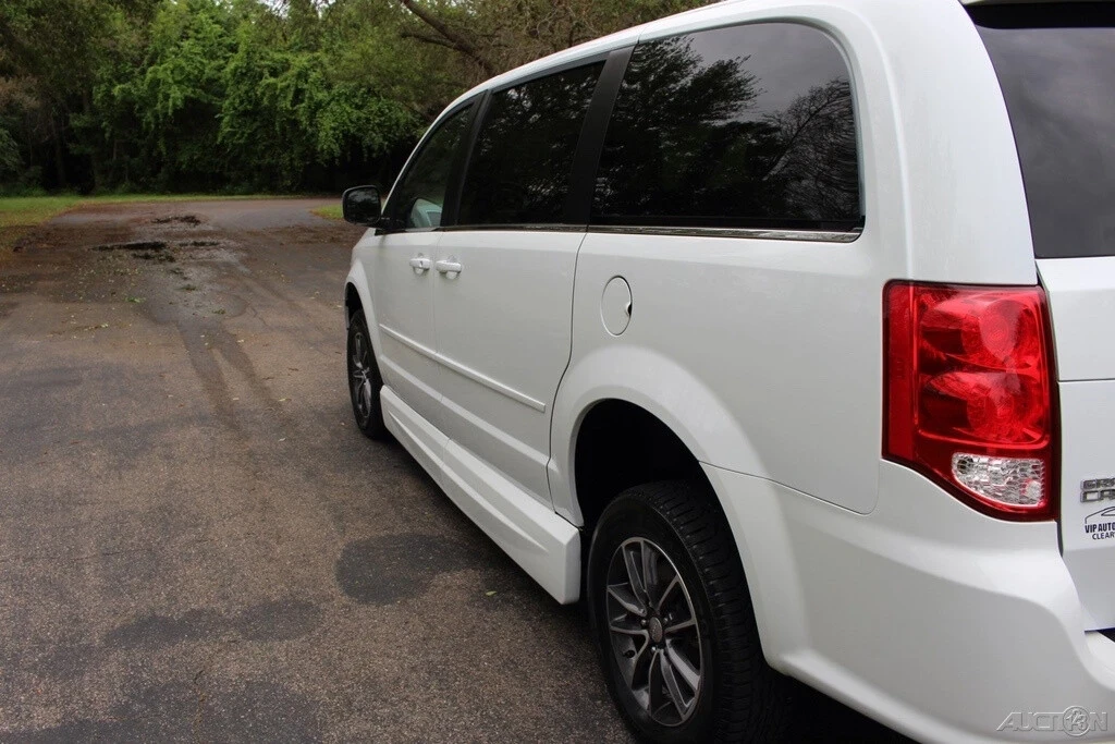 2017 Dodge Caravan - Image 17 of 21